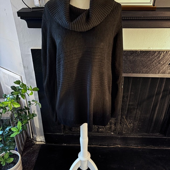 Calvin Klein Elegant Black Turtleneck Sweater - Picture 4 of 9